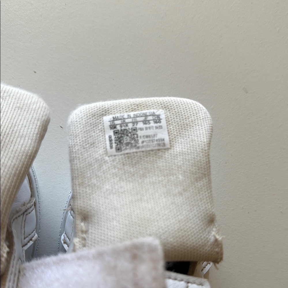 Adidas white sneakers Velcro closure size 10K - Picture 4 of 4